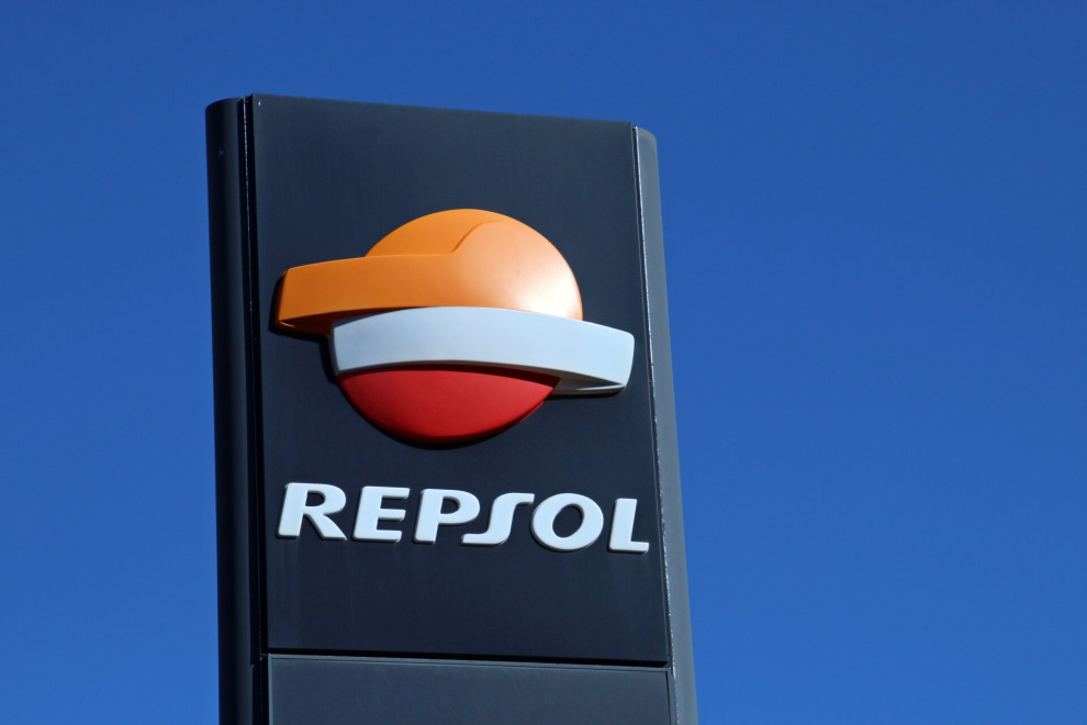 Repsol продает долю добывающего бизнеса на $3,4 млрд американской EIG